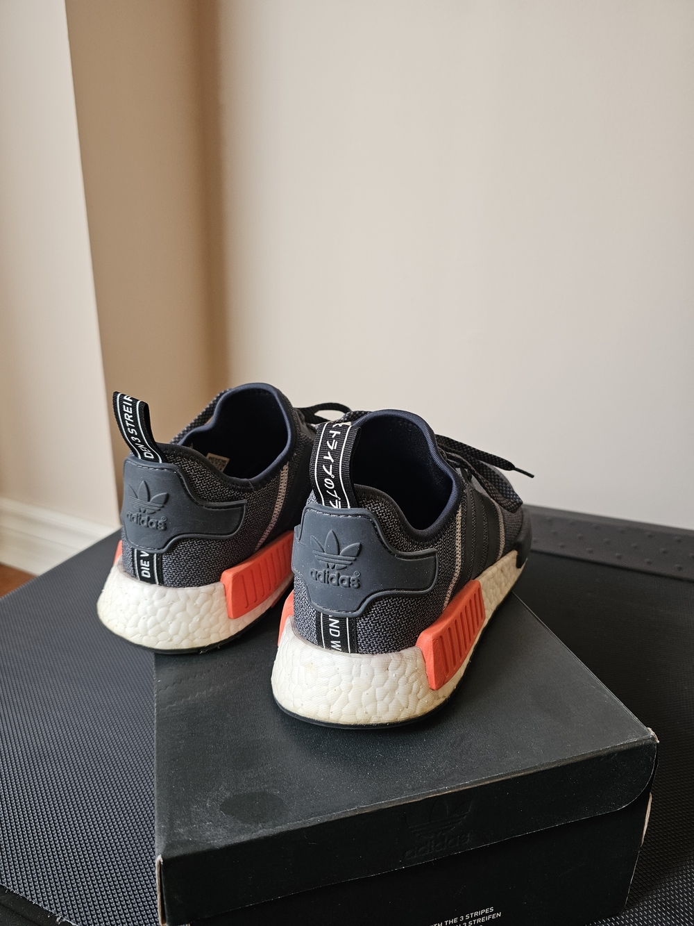 Adidas NMD R1 - Picture 4 of 9